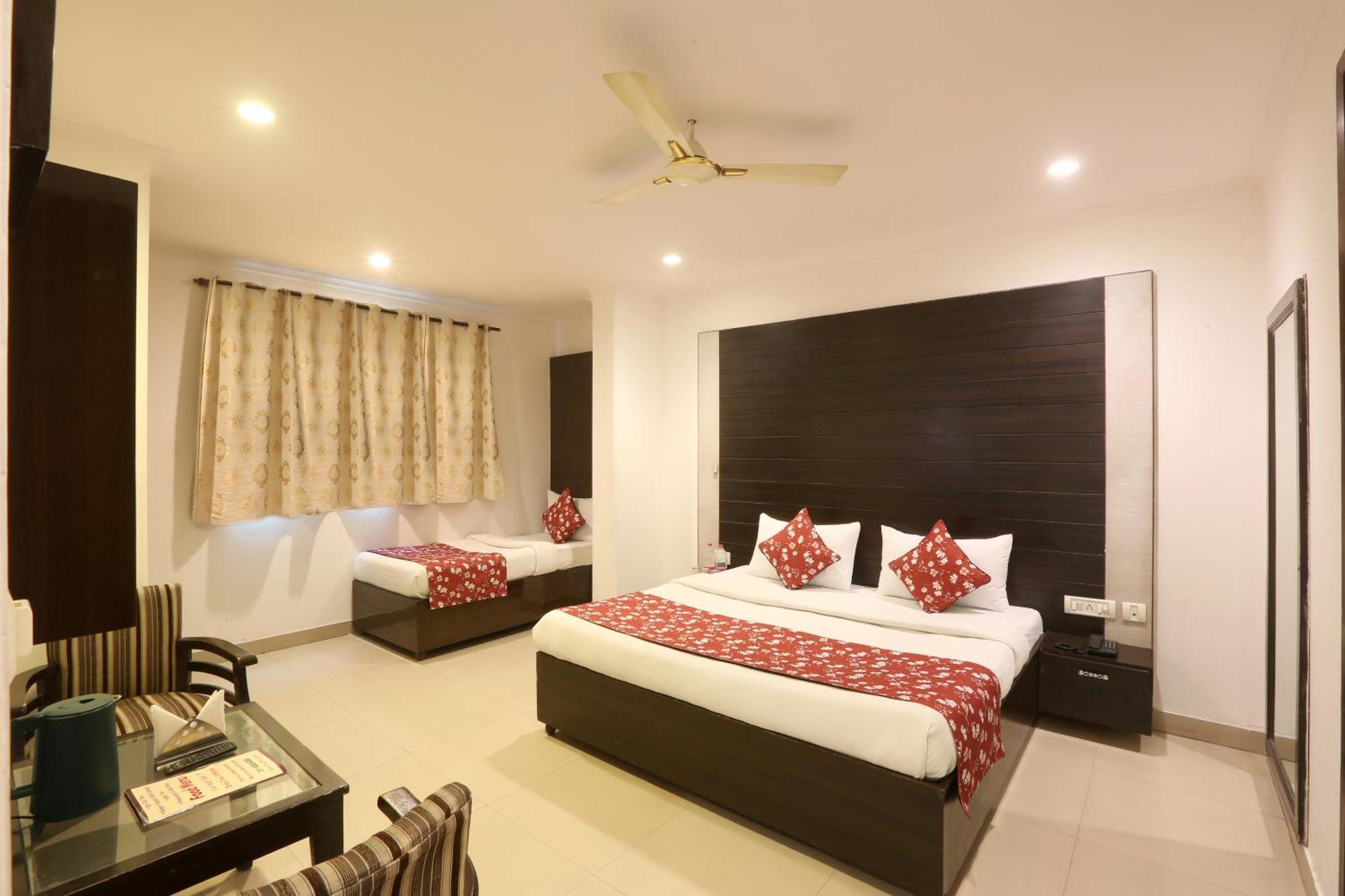 ניו דלהי Airport Hotel Chanakya Delhi מראה חיצוני תמונה