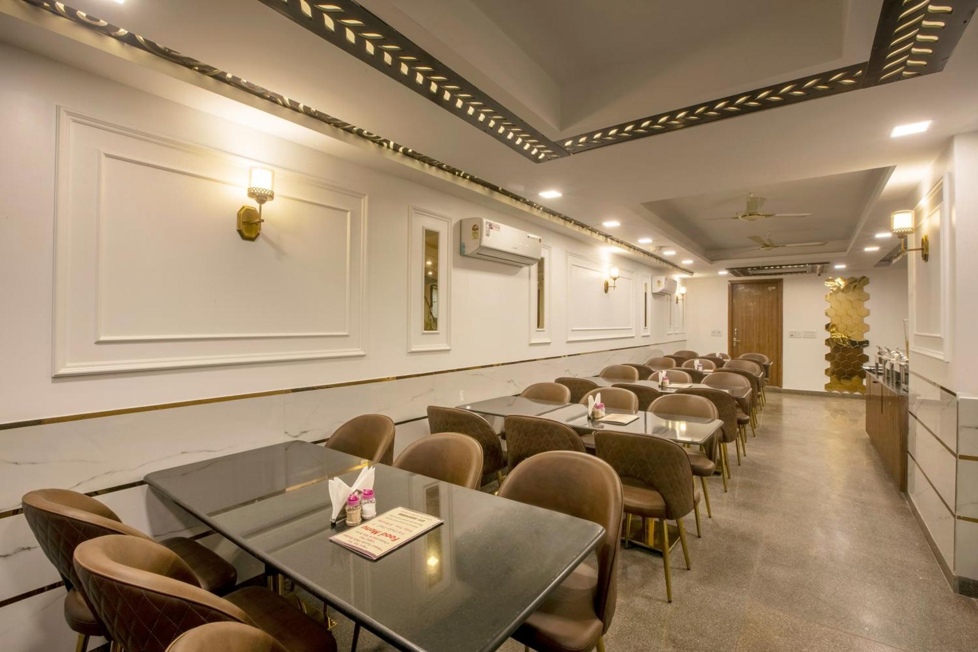 ניו דלהי Airport Hotel Chanakya Delhi מראה חיצוני תמונה