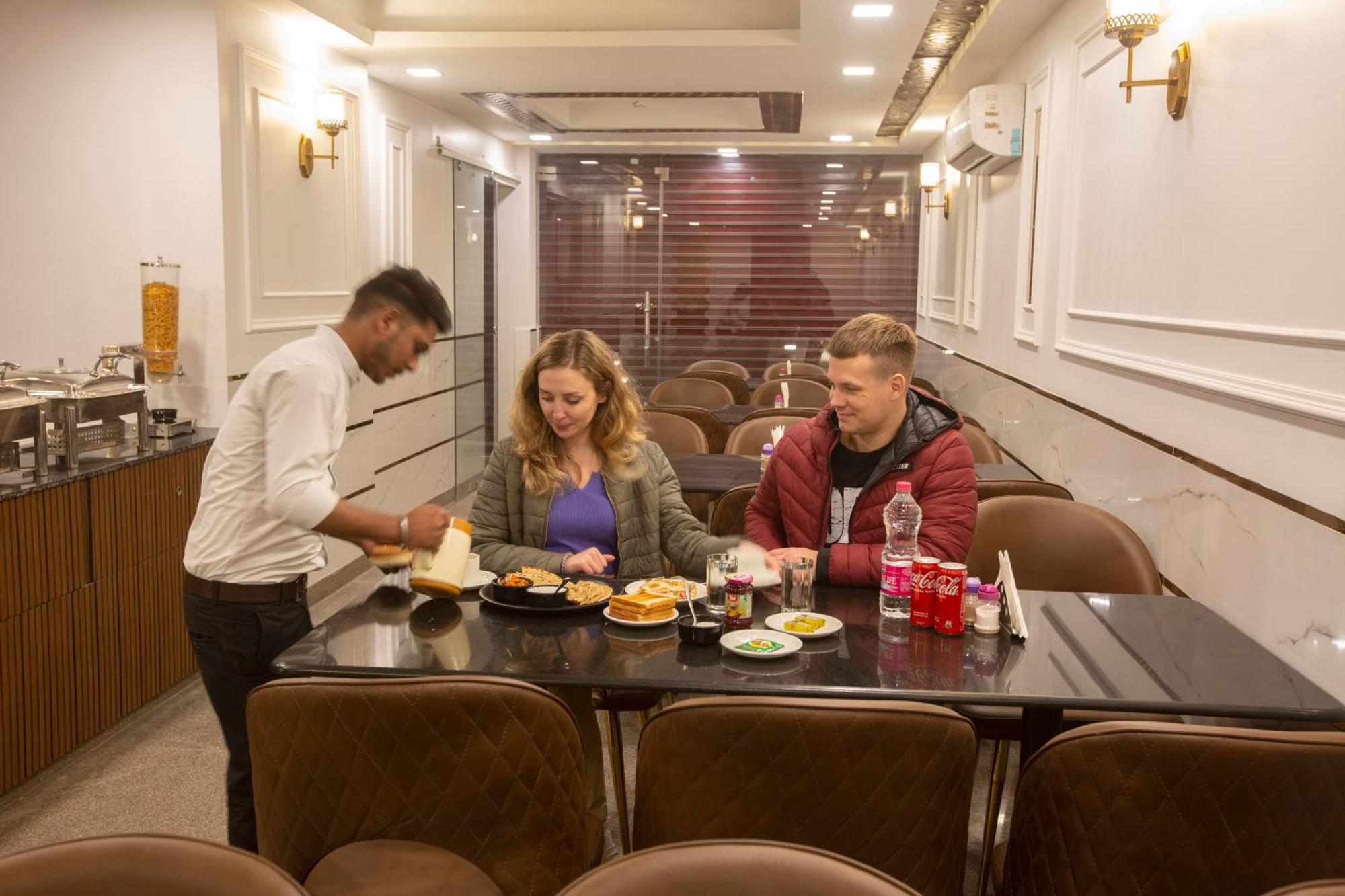 ניו דלהי Airport Hotel Chanakya Delhi מראה חיצוני תמונה