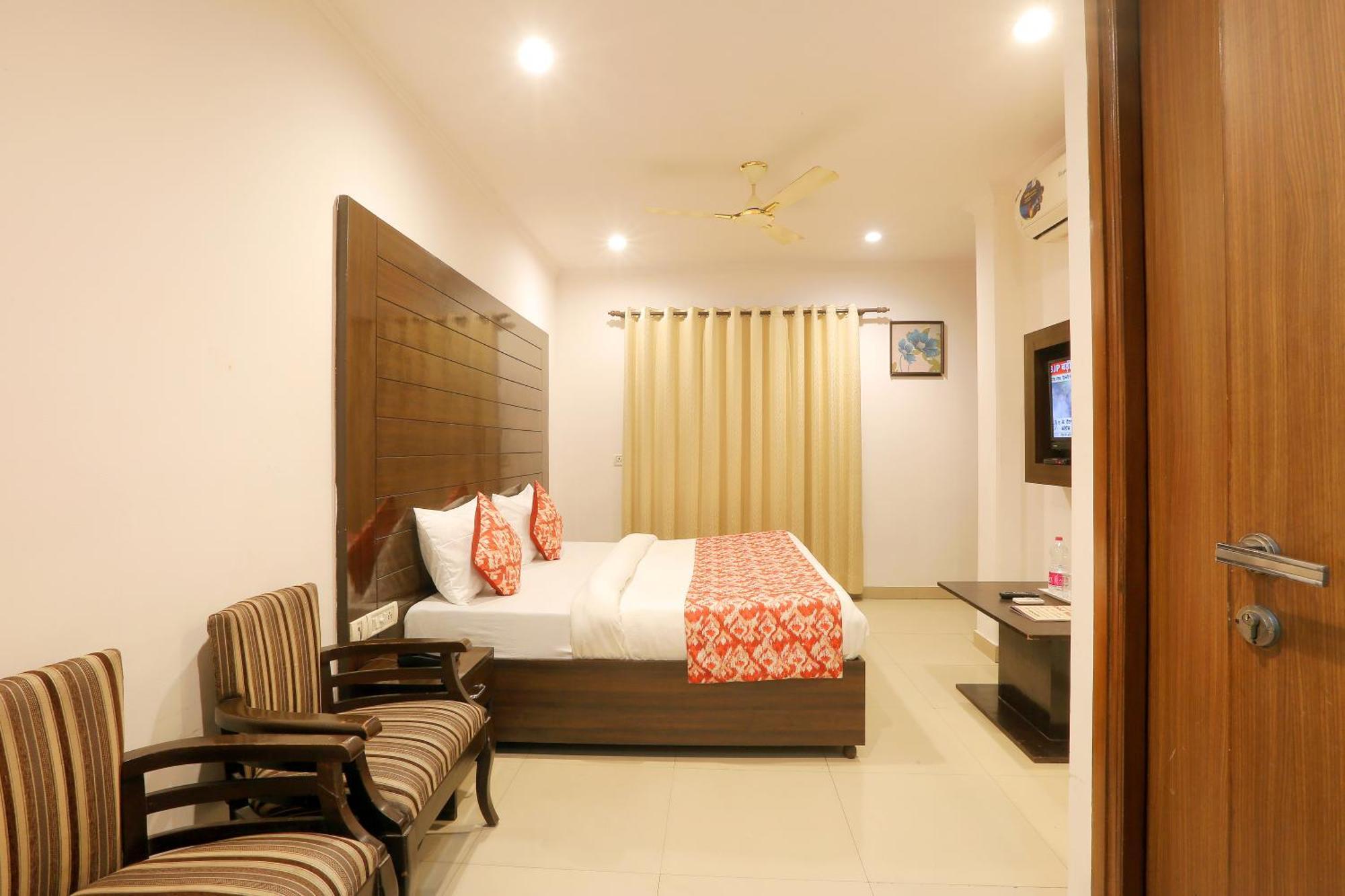 ניו דלהי Airport Hotel Chanakya Delhi מראה חיצוני תמונה