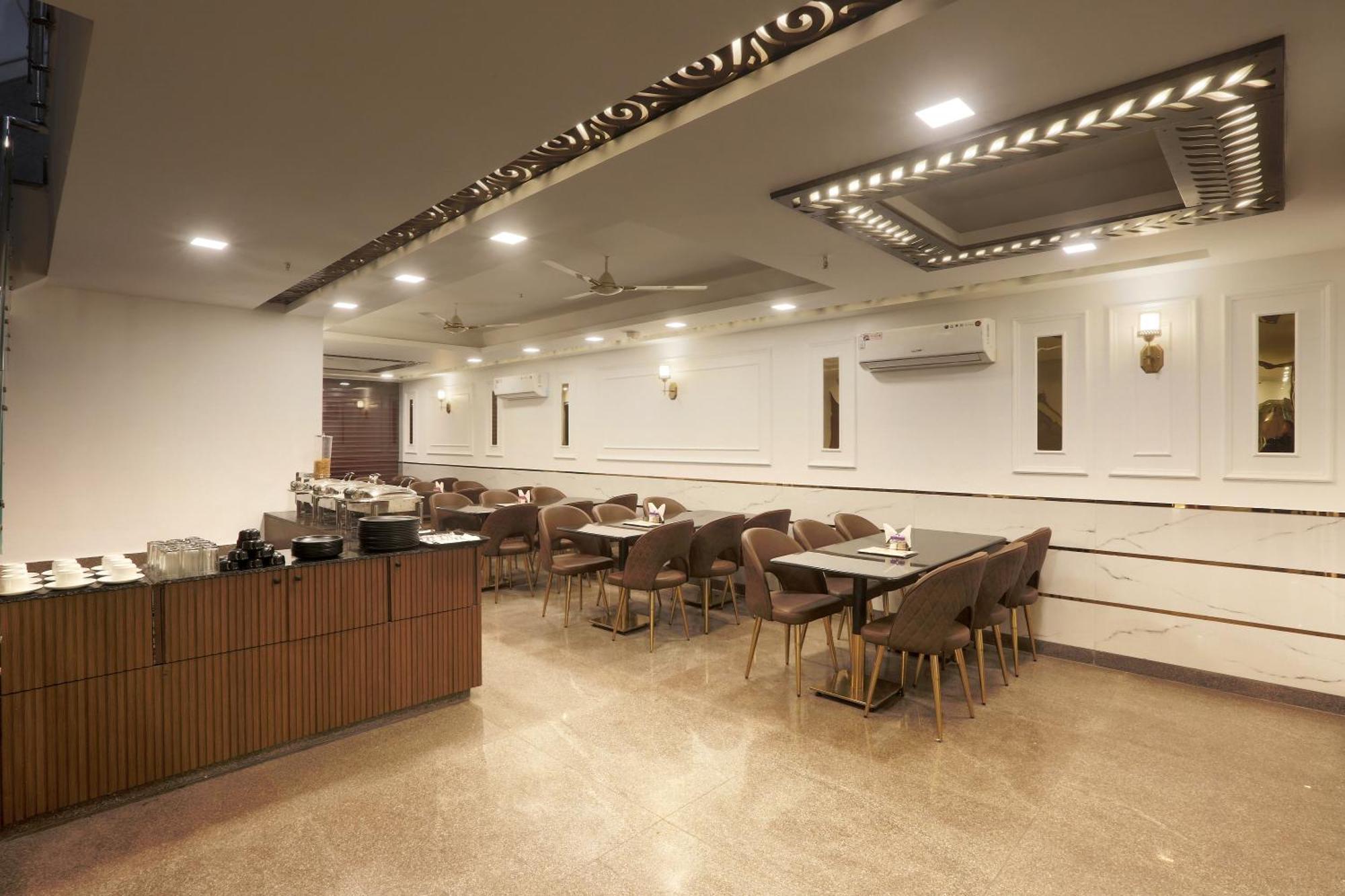 ניו דלהי Airport Hotel Chanakya Delhi מראה חיצוני תמונה